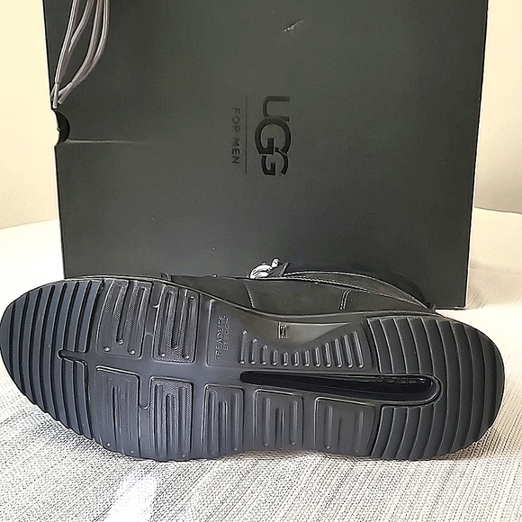 UGG ELIASSON BLACK WATERPROOF LEATHER WINTER BOOTS, MEN US 11 - Picture 9 of 10